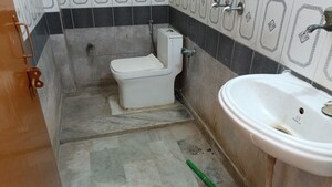 Bathroom in 1 BHK Builder Floor at Vaishali Sector 2 – for Rent