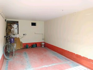 Room in 6 BHK Independent House at Barisha – for Sale