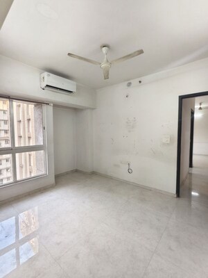 Room in 2 BHK Apartment at Lodha Amara, Kolshet Road – for Rent