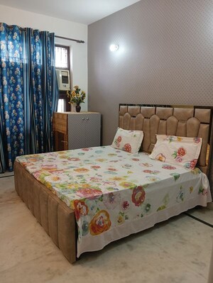 Bedroom in 3 BHK Builder Floor at Sector 23 – for Rent