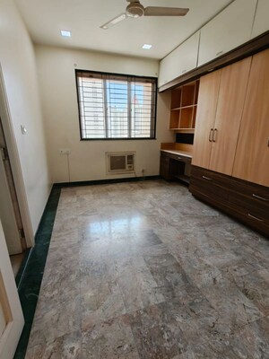 Room in 3 BHK Apartment at Hiranandani Estate Spring Hill, Ghodbunder Road – for Sale