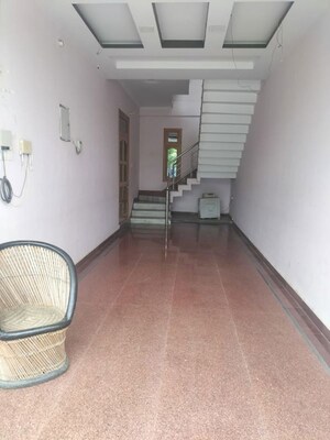 Room in 3.5 BHK Builder Floor at Sushant Golf City – for Rent
