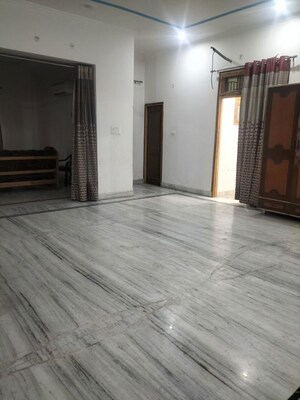 Room in 3.5 BHK Builder Floor at Sushant Golf City – for Rent