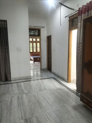 Room in 3.5 BHK Builder Floor at Sushant Golf City – for Rent