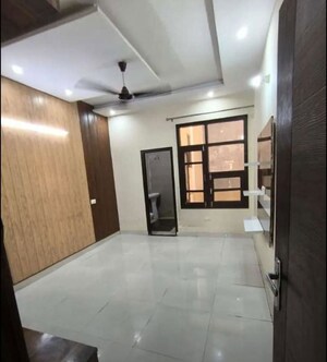 Room in 3 BHK Apartment at Vip Road – for Sale