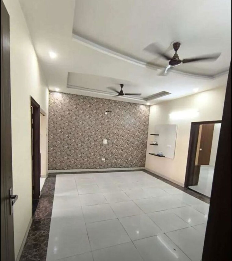 Room, vip road 3 Bedroom 1700 Sq.Ft. Apartment In Vip Road Zirakpur 10460918