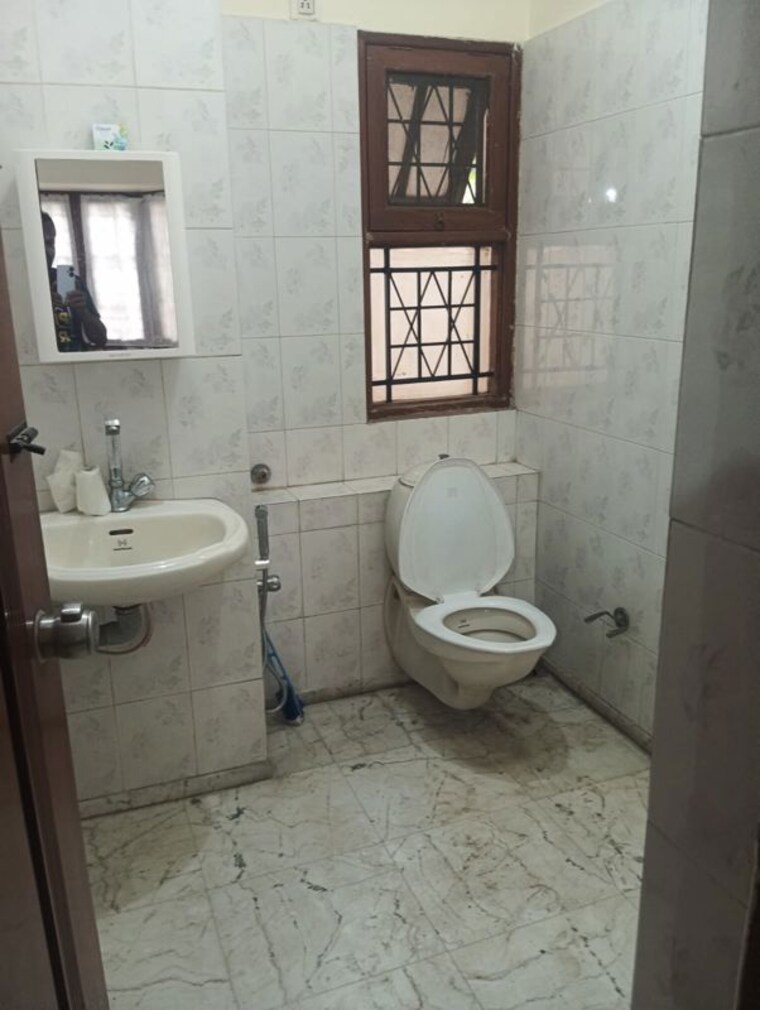 Bathroom, happy-homes-btm-layout 4 Bedroom 2400 Sq.Ft. Independent House In Btm Layout Bangalore 10460908