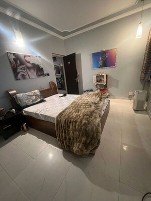 Bedroom in 2 BHK Builder Floor at Safdarjung Enclave – for Rent