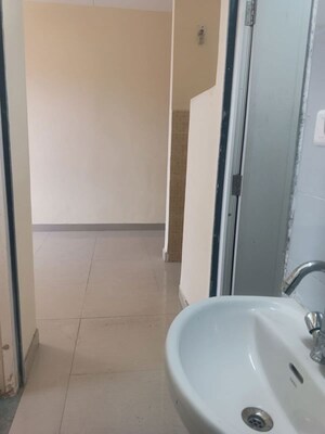 Bathroom in 1 BHK Apartment at Sector 14 Dwarka – for Rent
