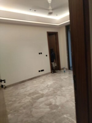 Room in 4 BHK Builder Floor at Dlf Phase iv – for Sale