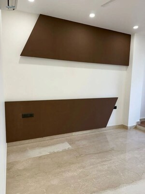 Room in 4 BHK Builder Floor at Dlf City Phase 3 – for Sale