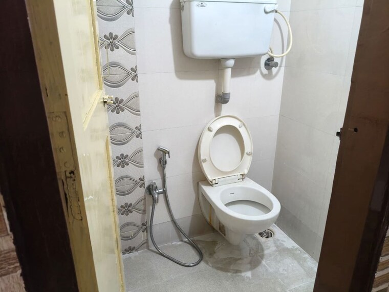 Bathroom, air-india-colony 2 Bedroom 700 Sq.Ft. Apartment In Nerul Navi Mumbai 10461045