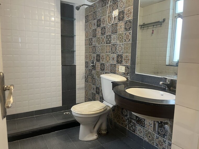 Bathroom, bestech-park-view-city-2 3.5 Bedroom 2153 Sq.Ft. Apartment In Sector 49 Gurgaon 10461057