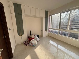 Room in 2.5 BHK Apartment at Urbanrise On Cloud 33, Bachupally – for Rent