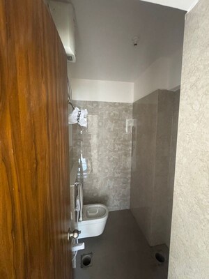 Furnished Amenities in 1 BHK Apartment at Ashar Arize, Kalwa – for Rent