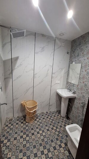 Bathroom in 6+ BHK Penthouse at Miller Ganj – for Sale