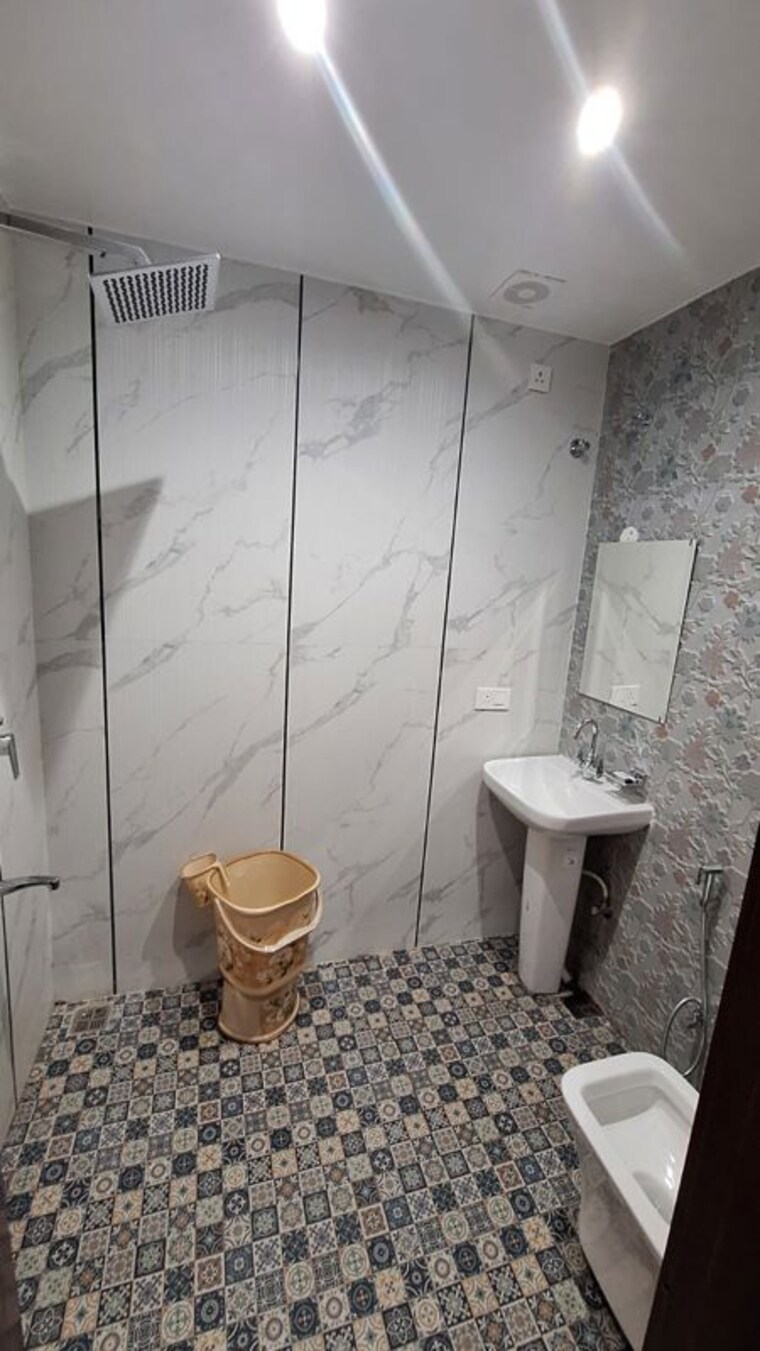 Bathroom, miller ganj 6+ Bedroom 84 Sq.Yd. Penthouse In Miller Ganj Ludhiana 10461096