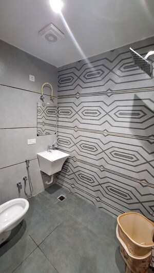 Bathroom in 6+ BHK Penthouse at Miller Ganj – for Sale