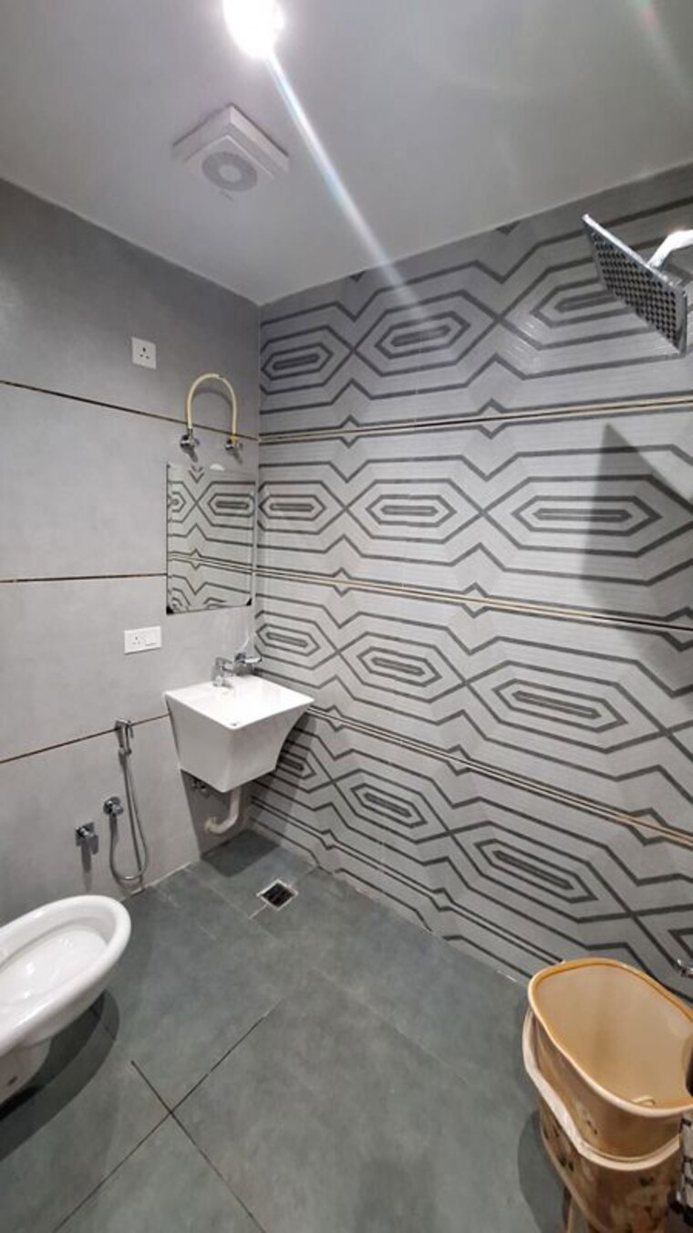 Bathroom, miller ganj 6+ Bedroom 84 Sq.Yd. Penthouse In Miller Ganj Ludhiana 10461096