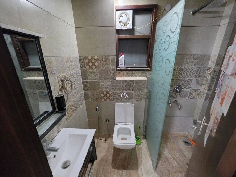 Bathroom, saket 2 Bedroom 800 Sq.Ft. Apartment In Saket Delhi 10461107