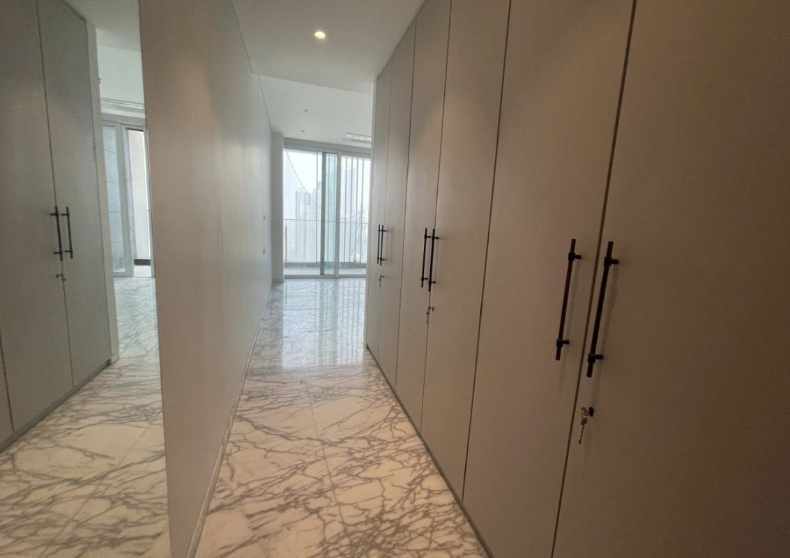 5 BHK 6500 Sq.Ft. Apartment in Oberoi Three Sixty West