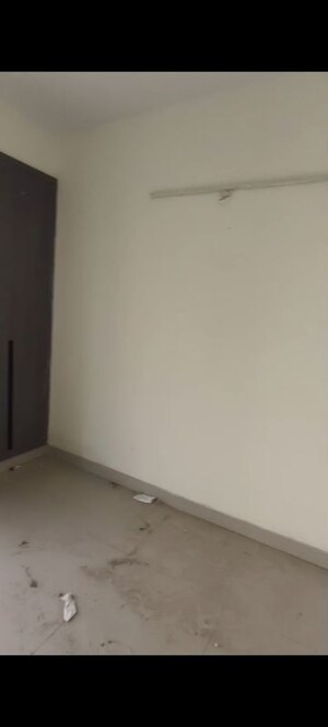 Room in 2 BHK Apartment at JKG Palm Resort, Raj Nagar Extension – for Rent