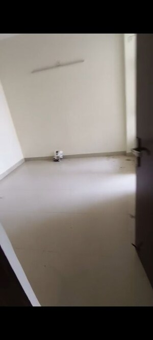 Room in 2 BHK Apartment at JKG Palm Resort, Raj Nagar Extension – for Rent