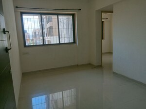 Room in 1.5 BHK Apartment at Puranik Hometown, Ghodbunder Road – for Rent