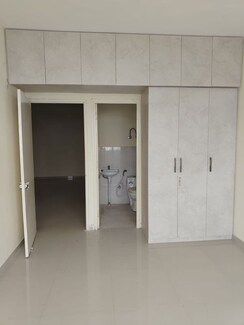 2 BHK Apartment For Rent in Pyramid Midtown