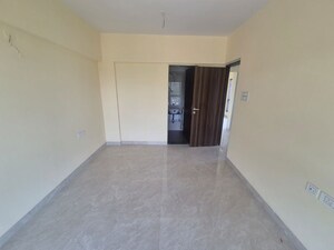 Room in 2 BHK Apartment at Aashirwad Apartments Santacruz, Santacruz East – for Rent