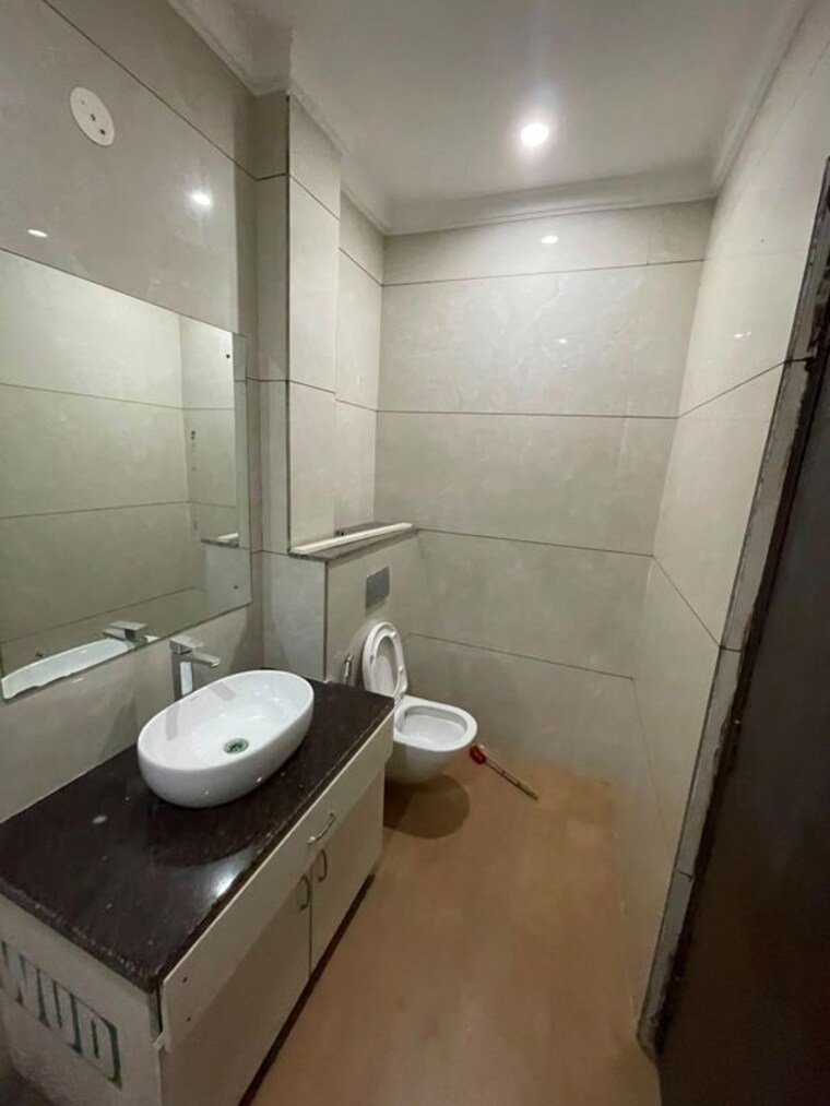 Bathroom, emaar-amaris 3 Bedroom 2138 Sq.Ft. Apartment In Sector 62 Gurgaon 10461256