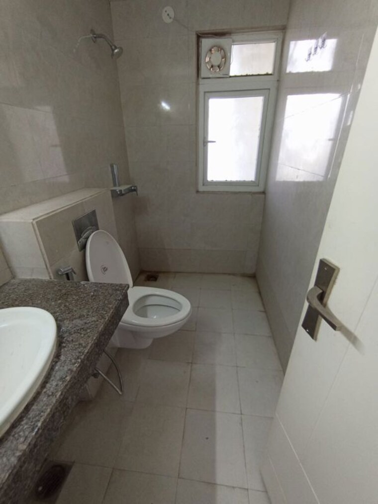 Bathroom, pareena-the-elite-residences 3.5 Bedroom 1850 Sq.Ft. Apartment In Sector 99 Gurgaon 10461282