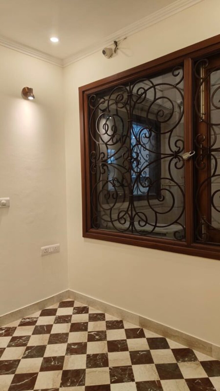 undefined, sarvapriya vihar 3 Bedroom 190 Sq.Yd. Builder Floor In Sarvapriya Vihar Delhi 10461281