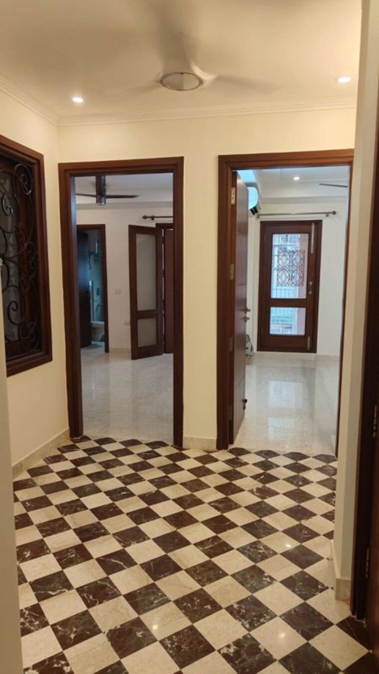 undefined, sarvapriya vihar 3 Bedroom 190 Sq.Yd. Builder Floor In Sarvapriya Vihar Delhi 10461281