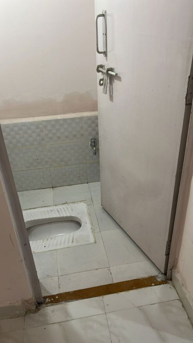Bathroom, ghuswal kalan 2 Bedroom 900 Sq.Ft. Apartment In Ghuswal Kalan Lucknow 10461287