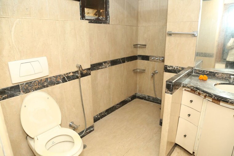 Bathroom, excellency-chs 4 Bedroom 2200 Sq.Ft. Apartment In Andheri West Mumbai 10461309