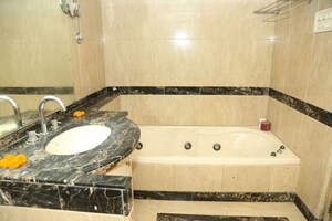 Furnished Amenities in 4 BHK Apartment at Excellency CHS, Andheri West – for Rent