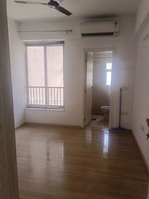 Room in 3 BHK Apartment at DLF Regal Gardens, Sector 90 – for Rent