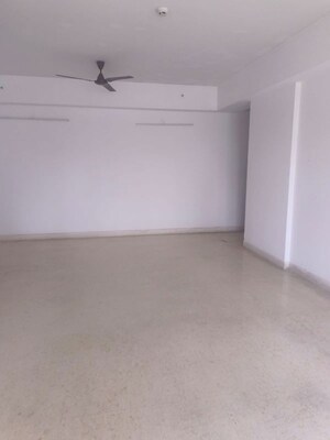 Room in 3 BHK Apartment at DLF Regal Gardens, Sector 90 – for Rent