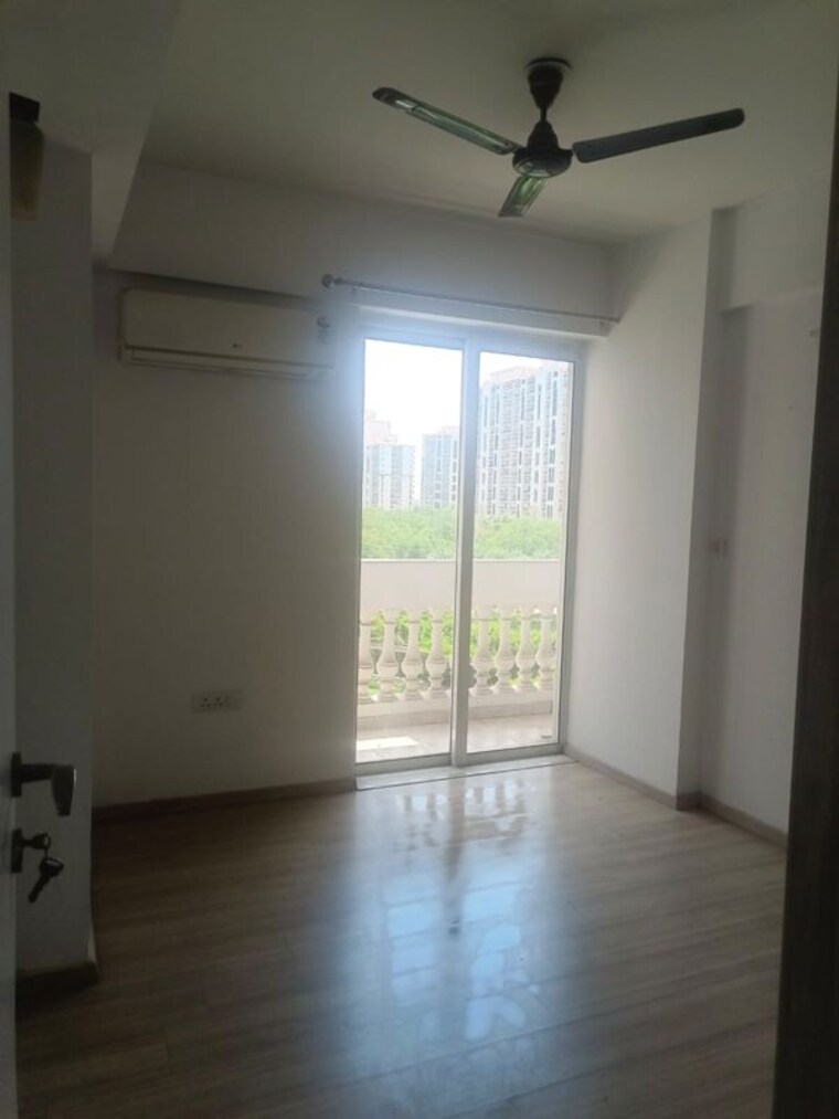 Room, dlf-regal-gardens 3 Bedroom 1790 Sq.Ft. Apartment In Sector 90 Gurgaon 10461310