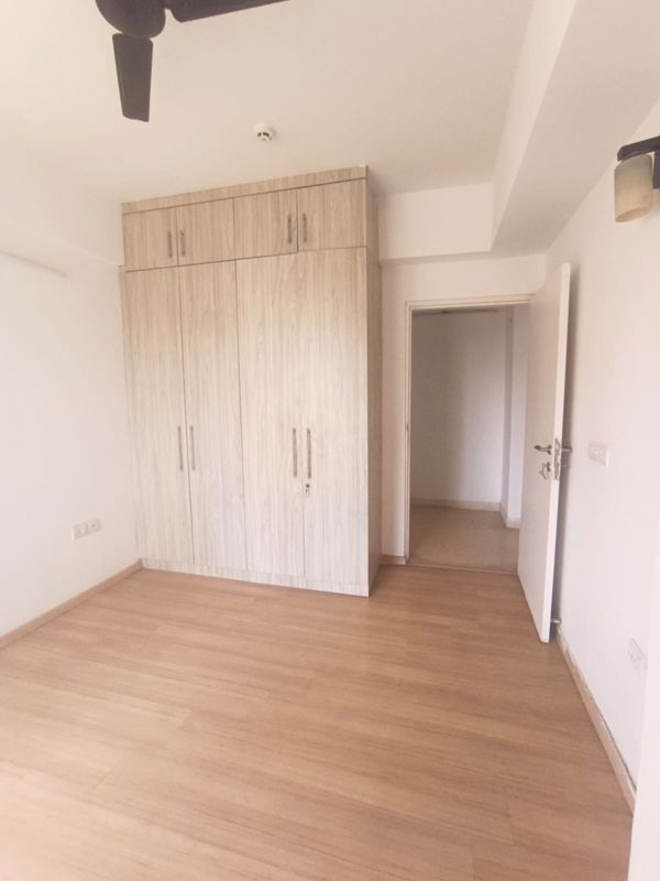 3 BHK 1790 Sq.Ft. Apartment in DLF Regal Gardens