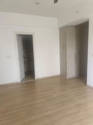 Room in 3 BHK Apartment at DLF Regal Gardens, Sector 90 – for Rent
