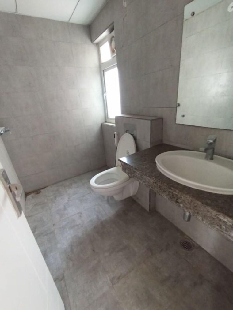 Bathroom, dlf-regal-gardens 3 Bedroom 1790 Sq.Ft. Apartment In Sector 90 Gurgaon 10461310
