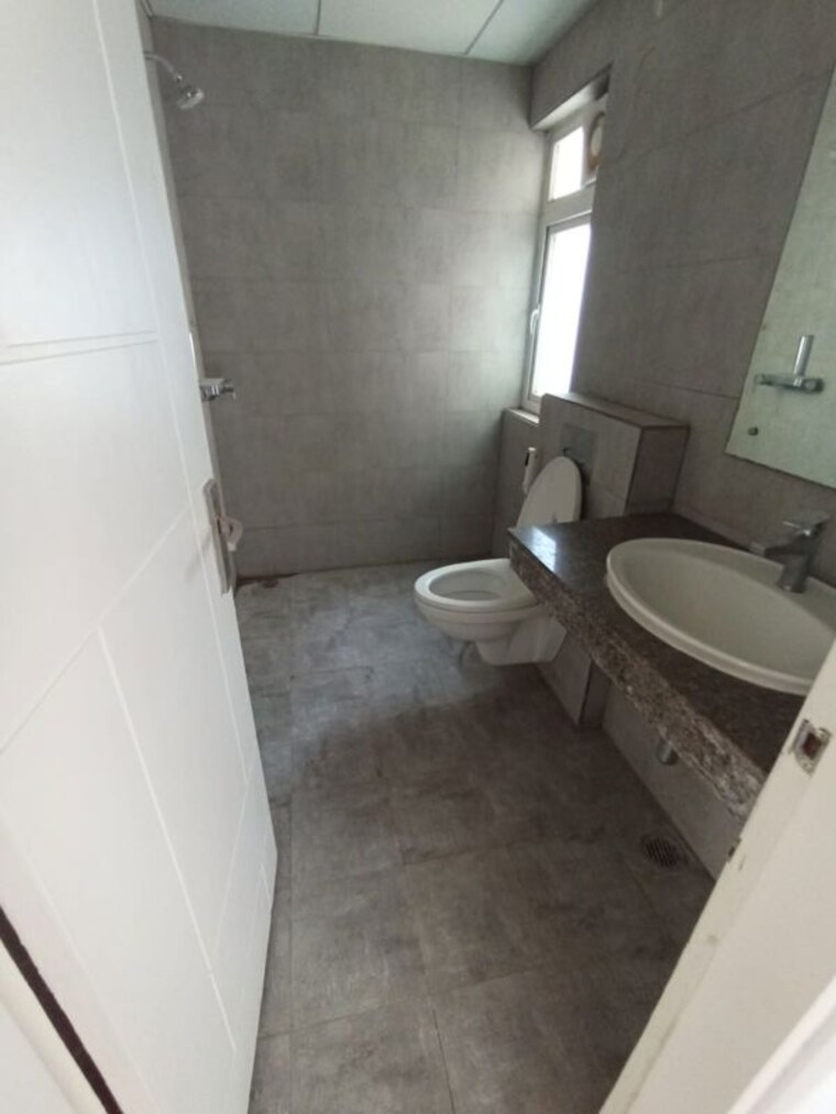 Bathroom, dlf-regal-gardens 3 Bedroom 1790 Sq.Ft. Apartment In Sector 90 Gurgaon 10461310