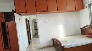 Furnished Amenities in 2 BHK Apartment at Savitri Smriti CHS, Santacruz East – for Rent