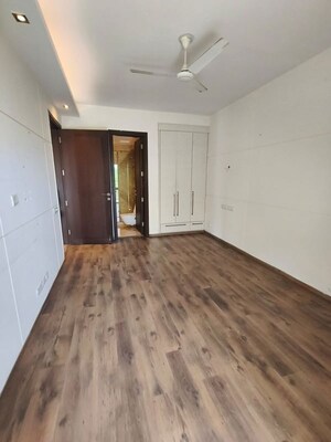 Room in 3 BHK Builder Floor at Navjeevan Vihar – for Sale