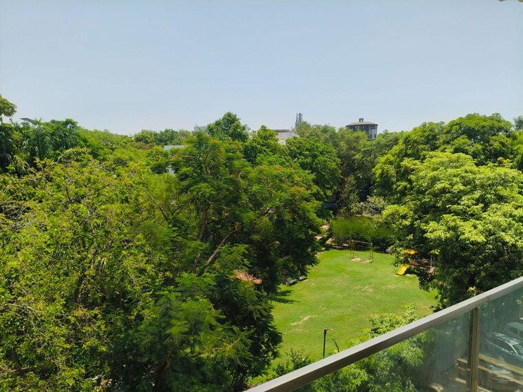 Garden, navjeevan vihar 3 Bedroom 234 Sq.Yd. Builder Floor In Navjeevan Vihar Delhi 10461311
