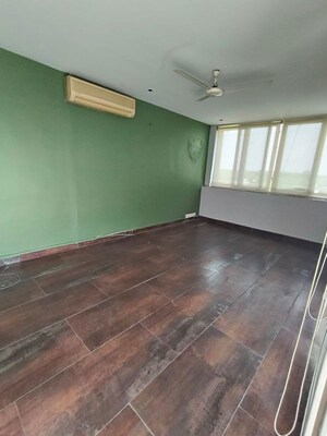 Room in 3 BHK Builder Floor at Navjeevan Vihar – for Sale