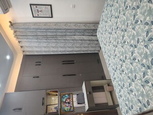 Room in 3 BHK Apartment at DLF Park Place, Sector 54 – for Sale