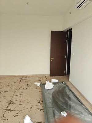 Room in 5 BHK Apartment at Tata 88 East, Alipore – for Sale